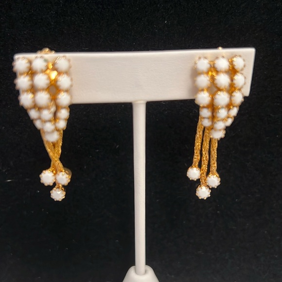 Vintage Gold White Earrings Clip-ons